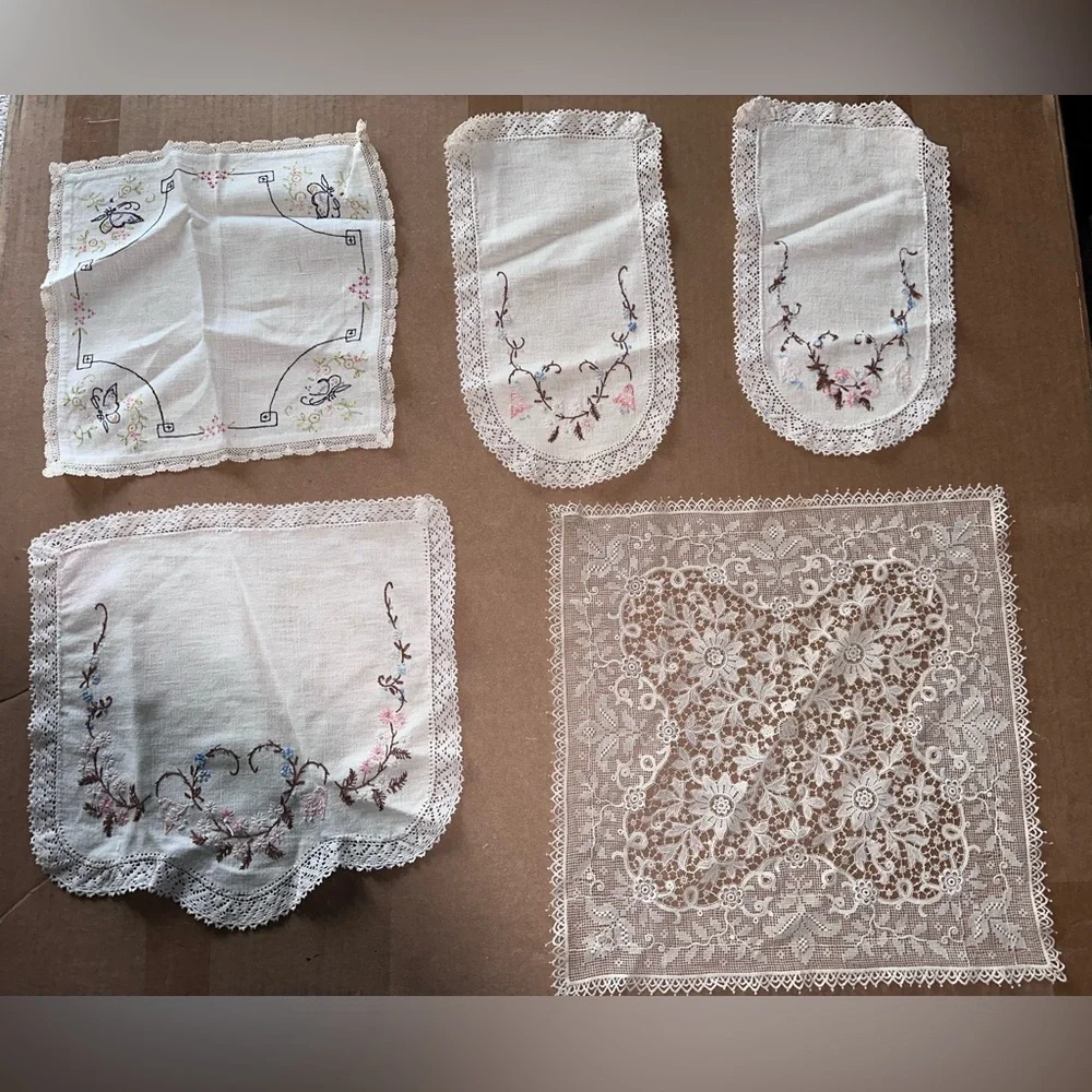 Lot of 5 doily Set